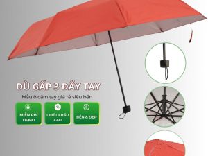 Dù cầm tay gấp 3 in logo là lựa chọn quà tặng lý tưởng cho doanh nghiệp tri ân khách hàng, nhân viên, đối tác. Thiết kế nhỏ gọn, in logo rõ nét nổi bật, bấm mở tiện lợi, phù hợp cho các chiến dịch quảng bá thương hiệu mùa mưa nắng.