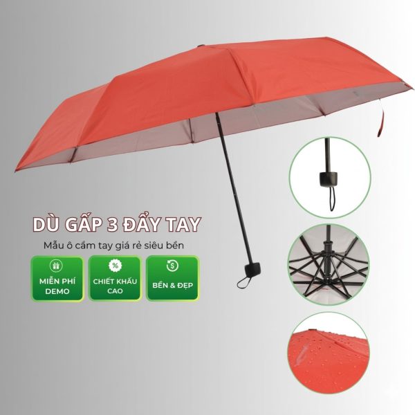 Dù cầm tay gấp 3 in logo là lựa chọn quà tặng lý tưởng cho doanh nghiệp tri ân khách hàng, nhân viên, đối tác. Thiết kế nhỏ gọn, in logo rõ nét nổi bật, bấm mở tiện lợi, phù hợp cho các chiến dịch quảng bá thương hiệu mùa mưa nắng.